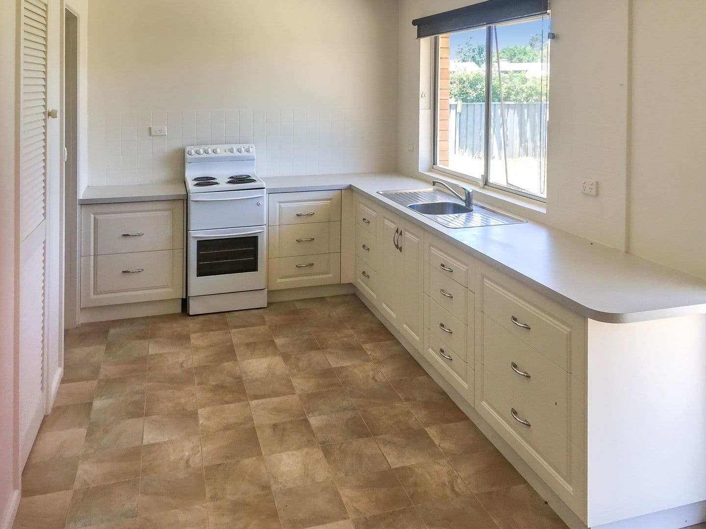 64 Oxley Circle, Dubbo NSW 2830, Dubbo - Thumbnail 2