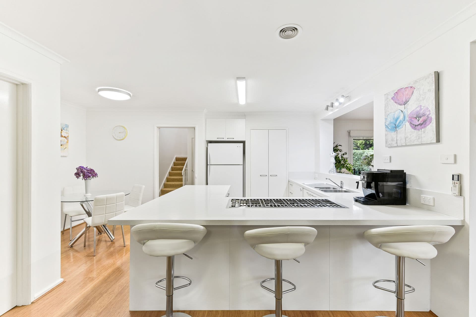 6 Corowa Court, Mount Waverley VIC 3149, Mount Waverley - Thumbnail 2