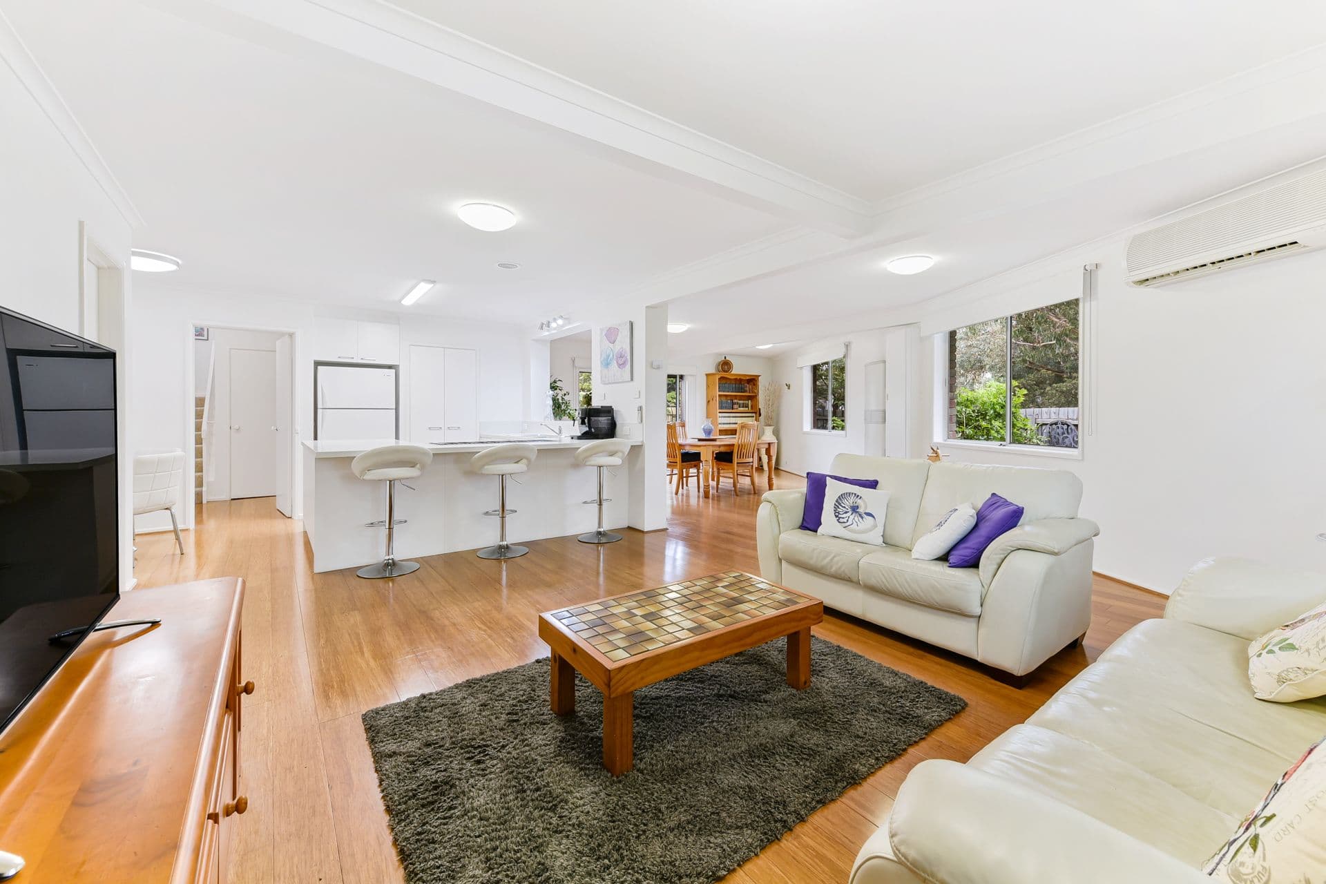 6 Corowa Court, Mount Waverley VIC 3149, Mount Waverley - Thumbnail 3