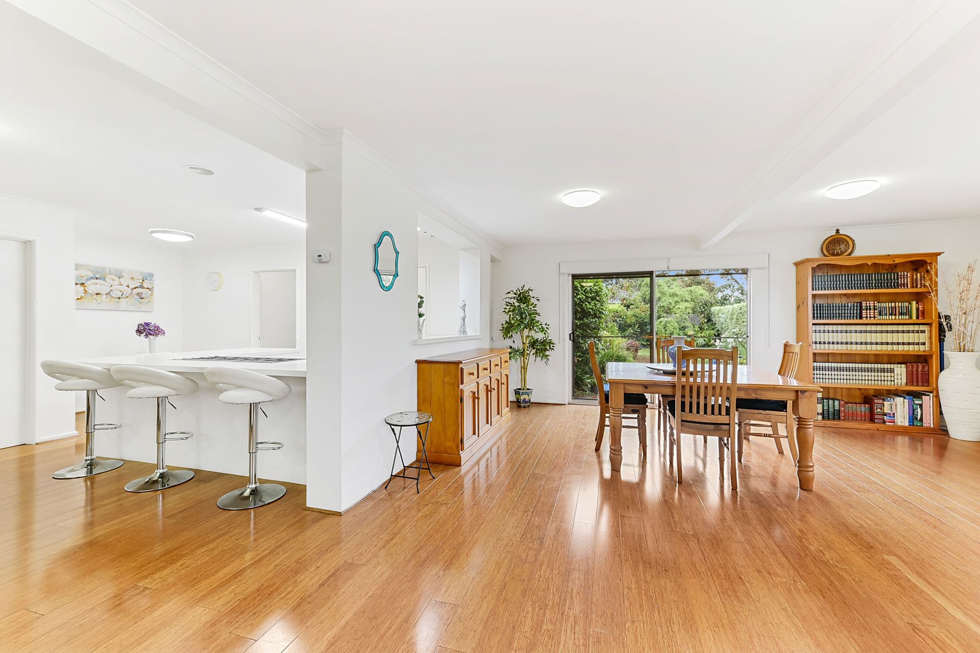 6 Corowa Court, Mount Waverley VIC 3149, Mount Waverley - Thumbnail 4