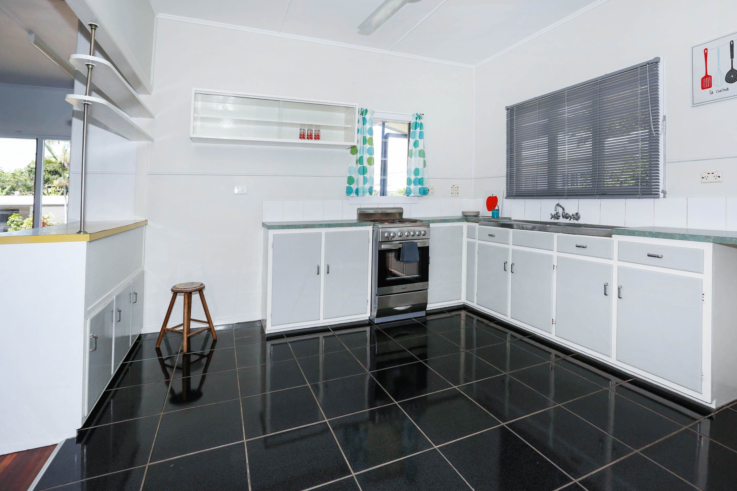 65 Campbell Street, Hermit Park QLD 4812, Hermit Park - Image 1