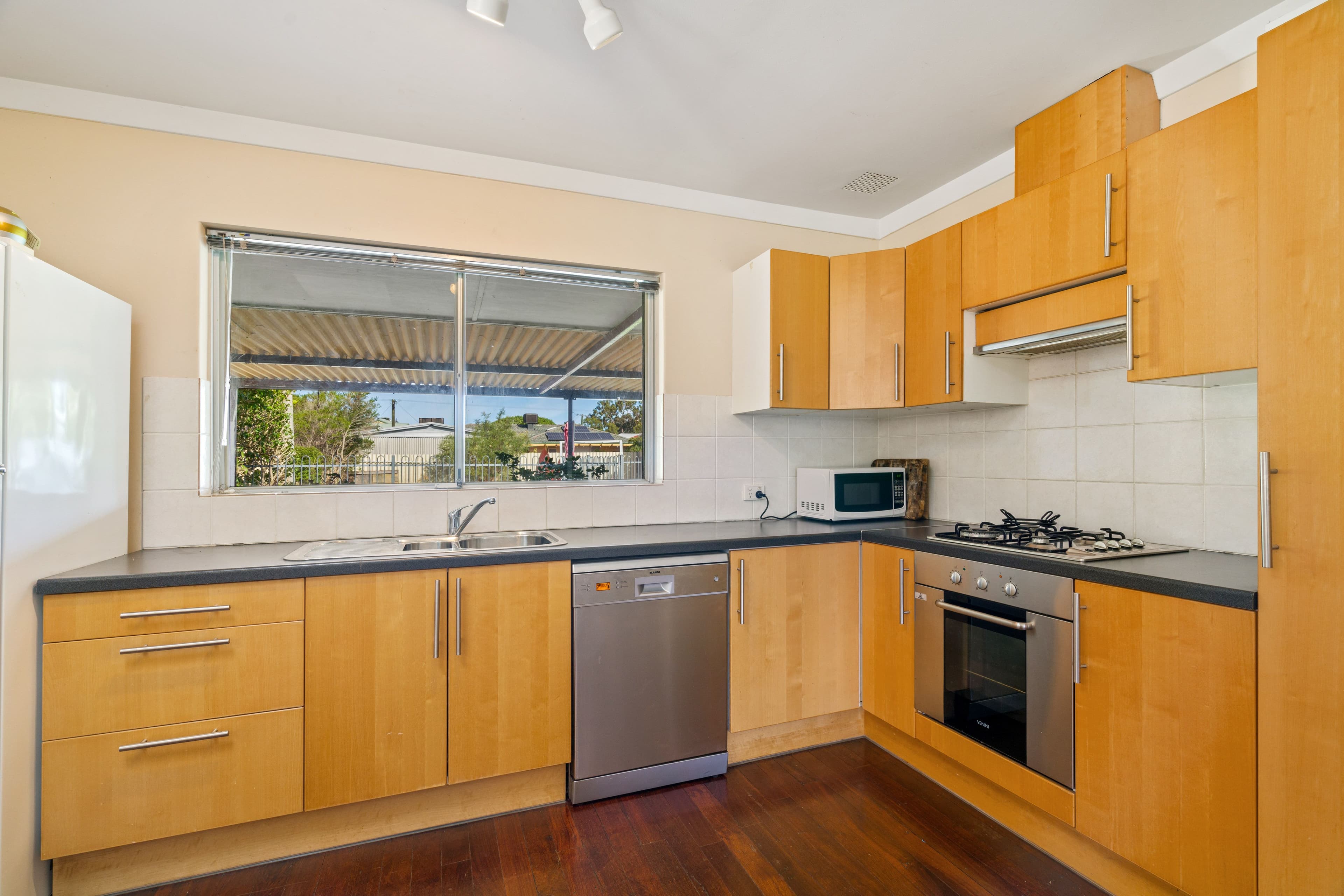 39 Hughenden Drive, Thornlie WA 6108, Thornlie - Thumbnail 2