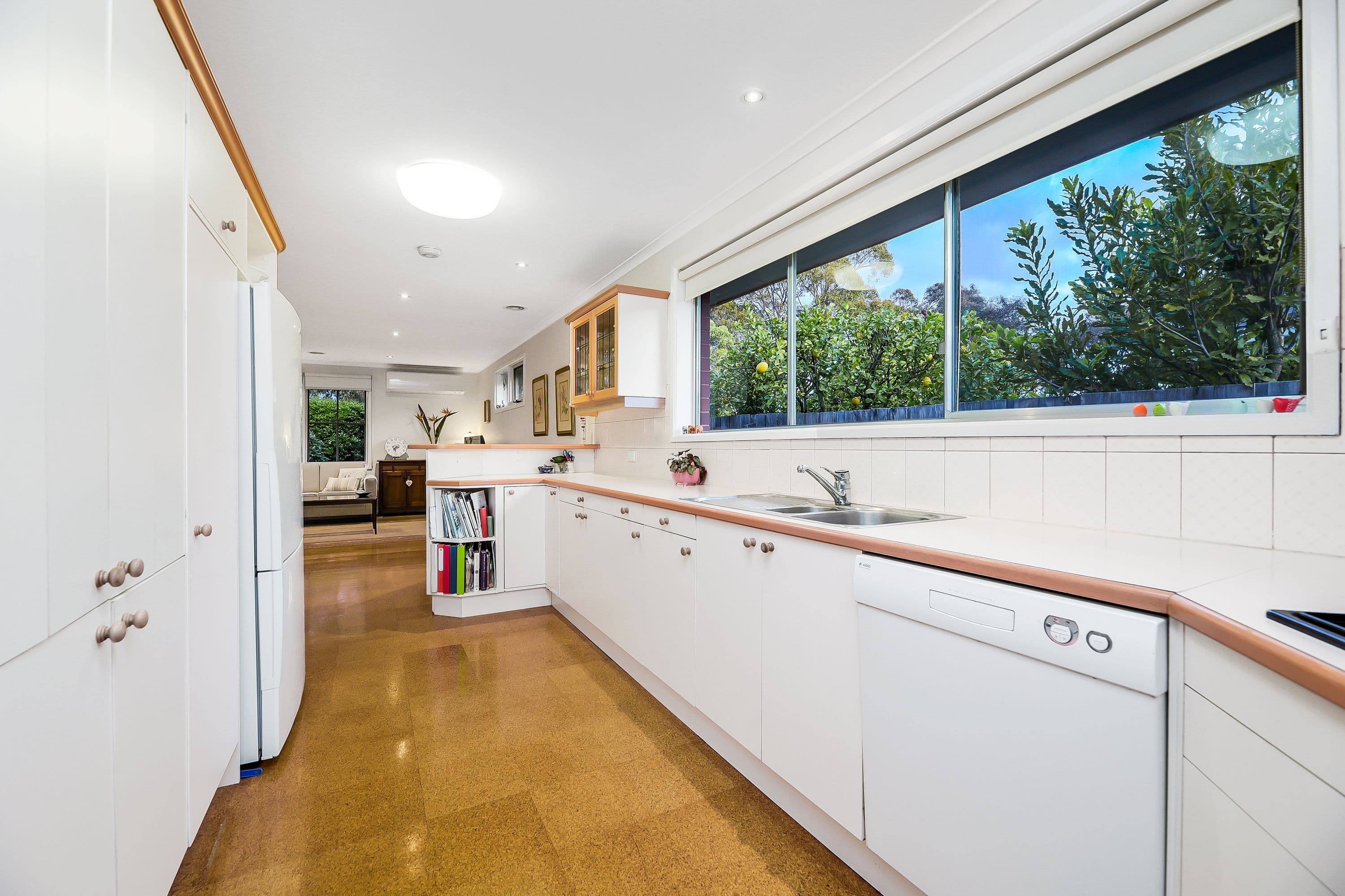5 Corowa Court, Mount Waverley VIC 3149, Mount Waverley - Thumbnail 4