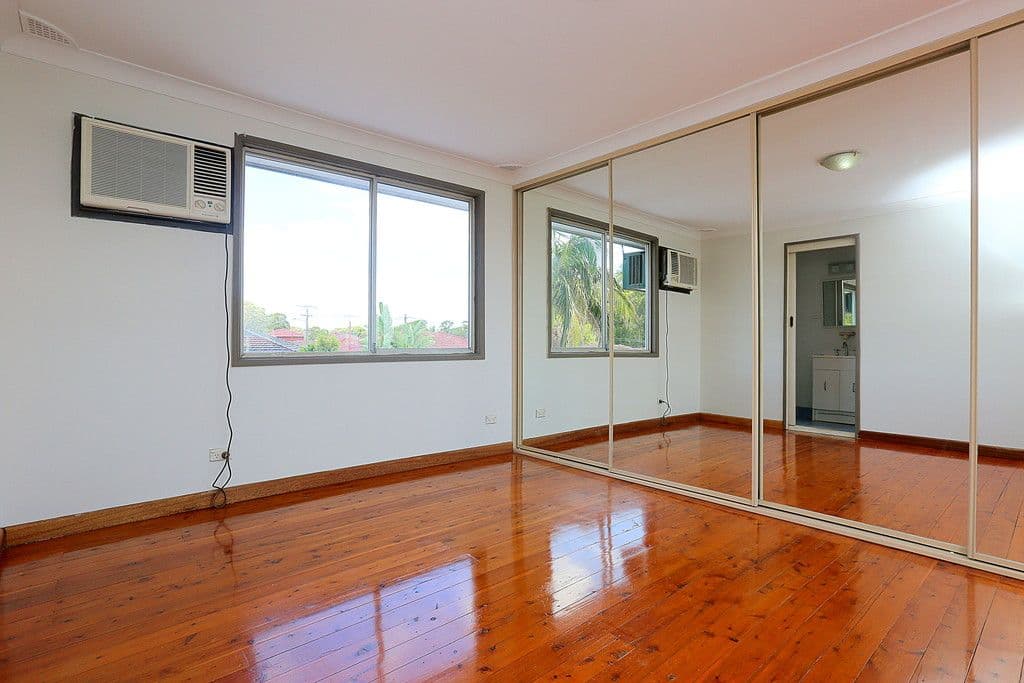4 Owen Road, Georges Hall - Thumbnail 5