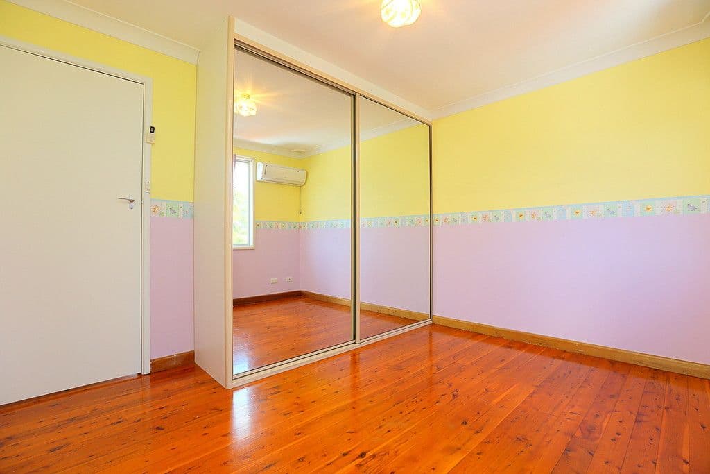 4 Owen Road, Georges Hall - Thumbnail 6