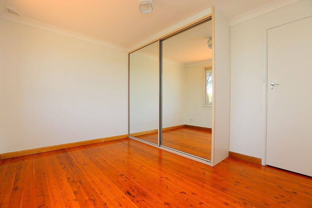 4 Owen Road, Georges Hall - Thumbnail 7