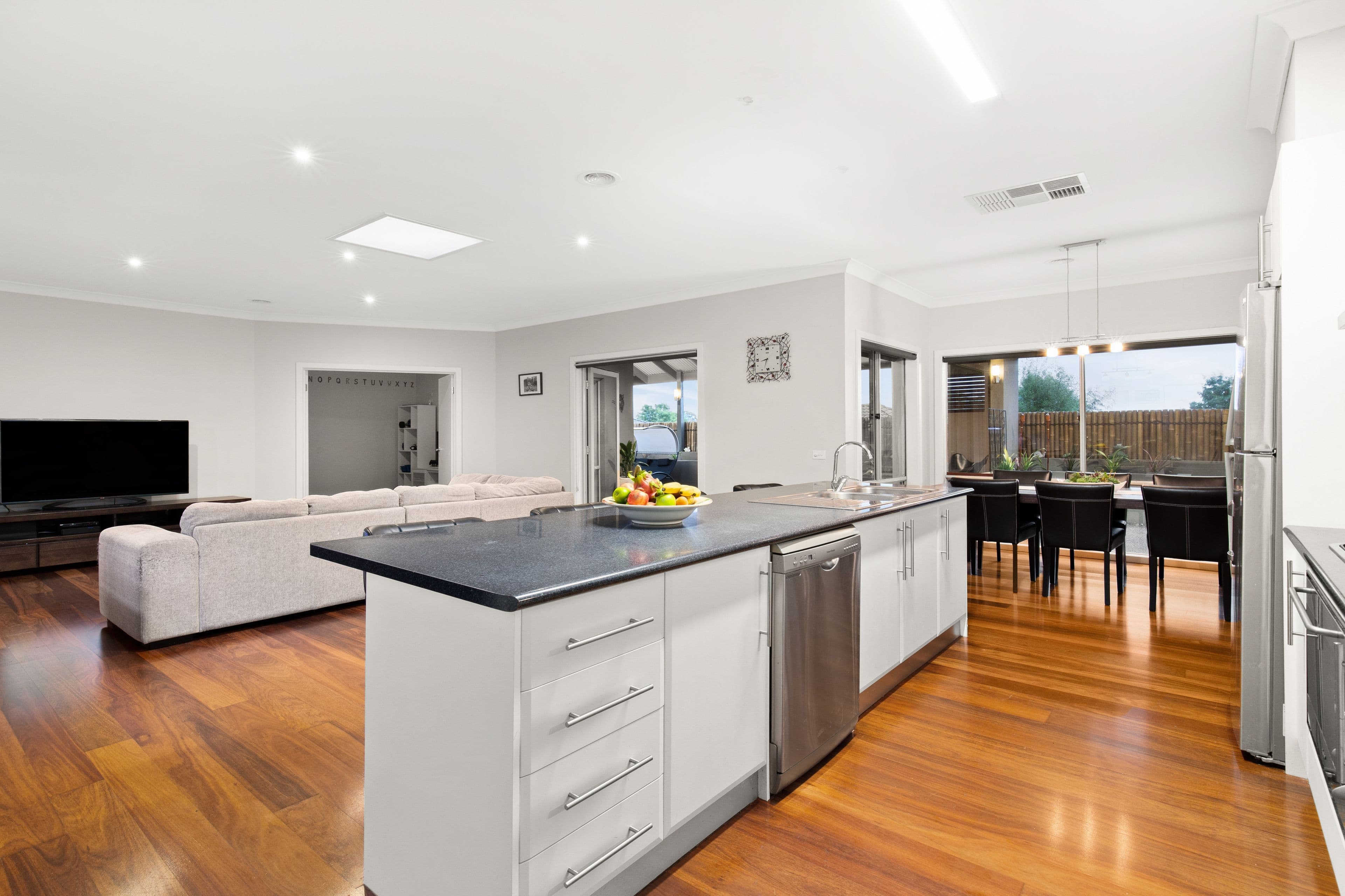 19 Pioneers Crescent, Pakenham VIC 3810, Pakenham - Thumbnail 6