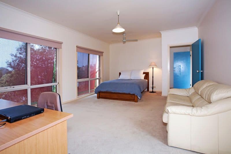 21 James Cook Drive, WANDANA HEIGHTS VIC 3216, Wandana Heights - Thumbnail 2