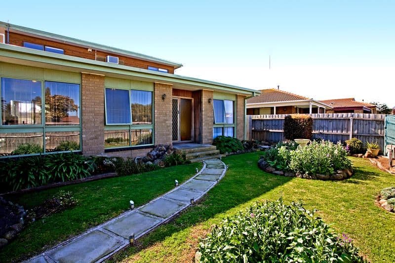 13 Durran Street, ST ALBANS PARK VIC 3219, St Albans Park - Thumbnail 2