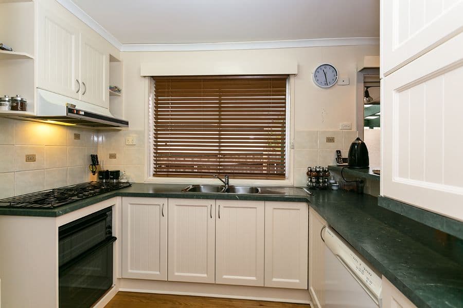 10 Quail Crescent, MELTON VIC 3337, Melton - Thumbnail 2
