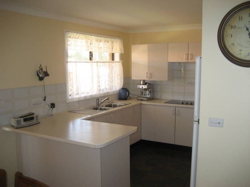 34 Pineview Circuit, YOUNG NSW 2594, Young - Thumbnail 3