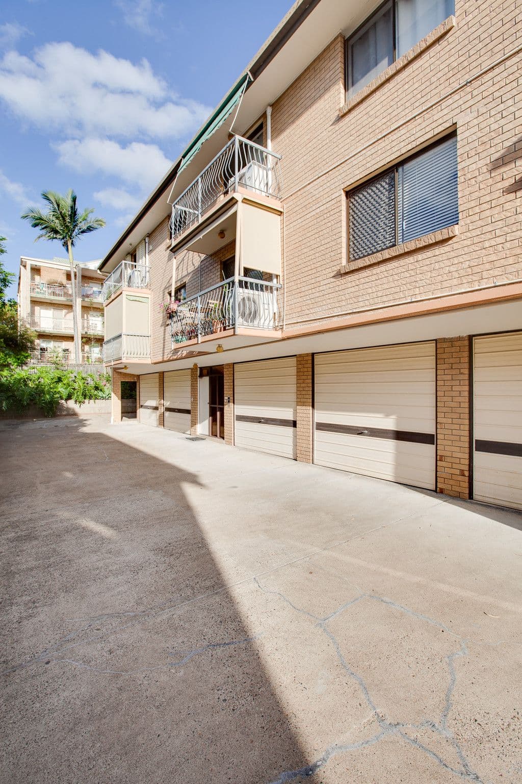 42 Macaulay Street, Coorparoo QLD 4151, Coorparoo - Thumbnail 2