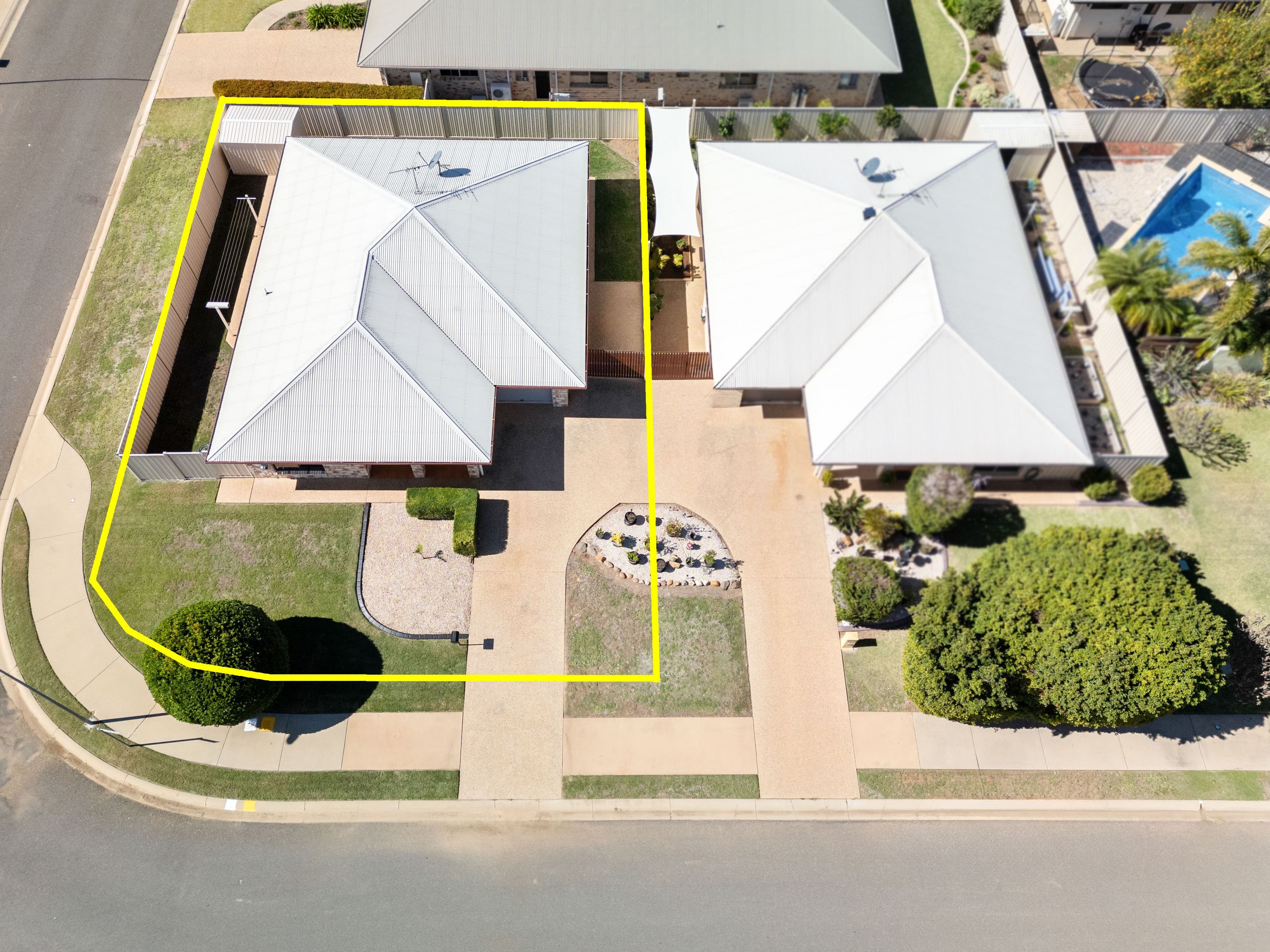 16 Coldstream Street, Emerald QLD 4720, Emerald - Thumbnail 2