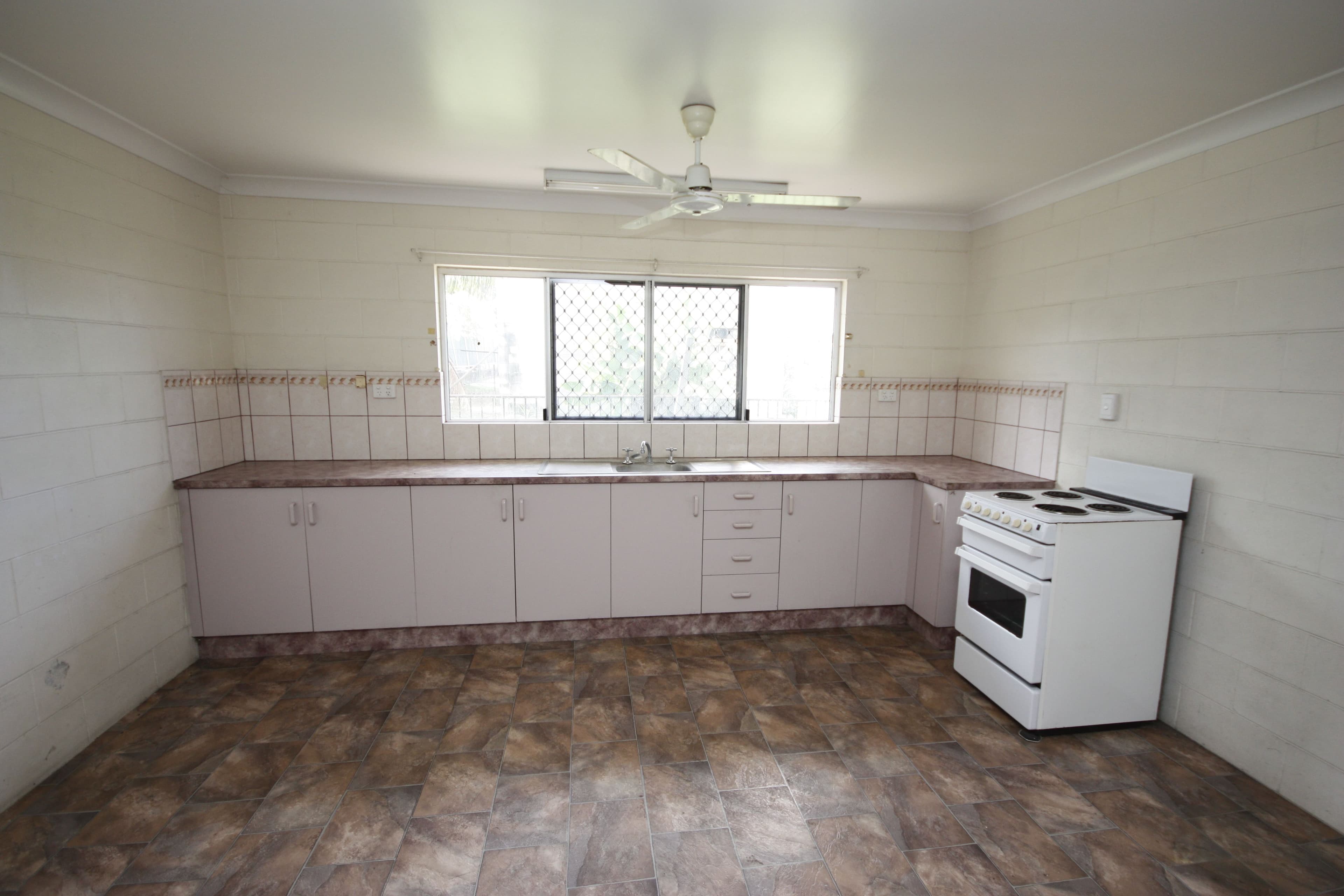 59 Munro Street, Ayr QLD 4807, Ayr - Thumbnail 2