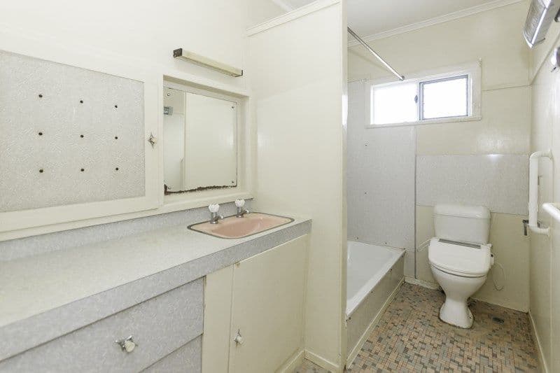 15 Blaxland Street, Eastern Heights QLD 4305, Eastern Heights - Thumbnail 3