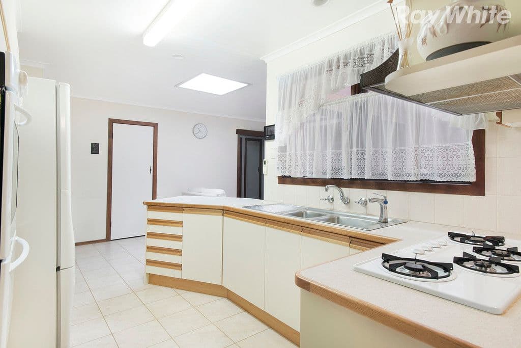 8 Narong Crescent, Knoxfield VIC 3180, Knoxfield - Thumbnail 4