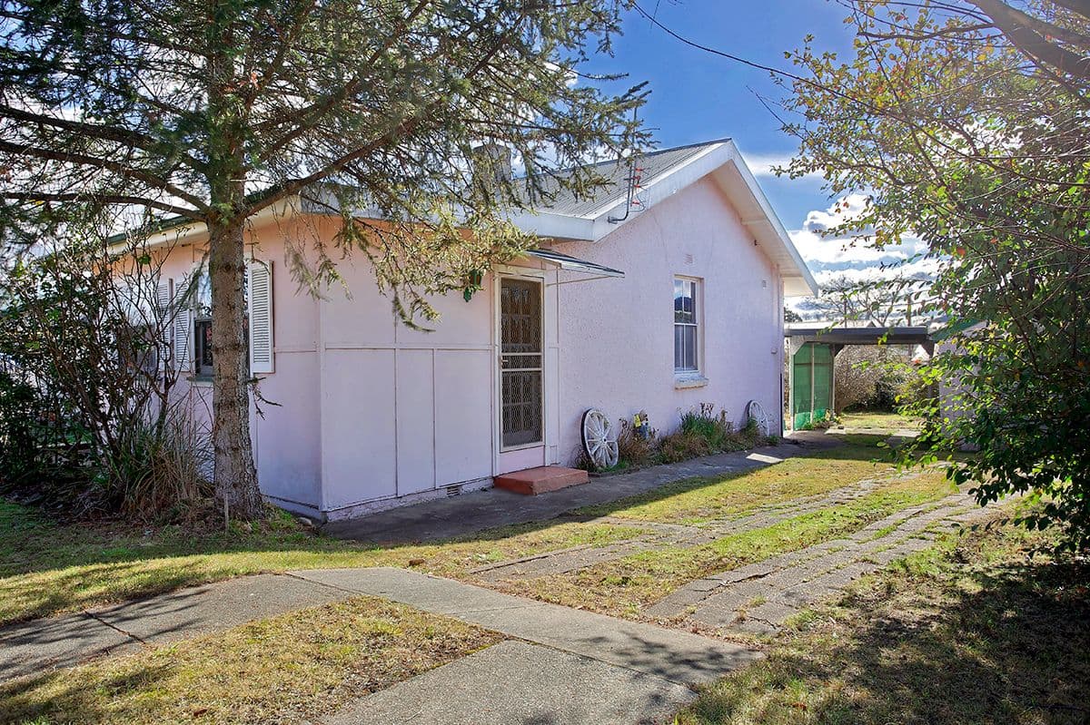 11 Lone Pine Avenue, Lithgow NSW 2790, Lithgow - Image 1