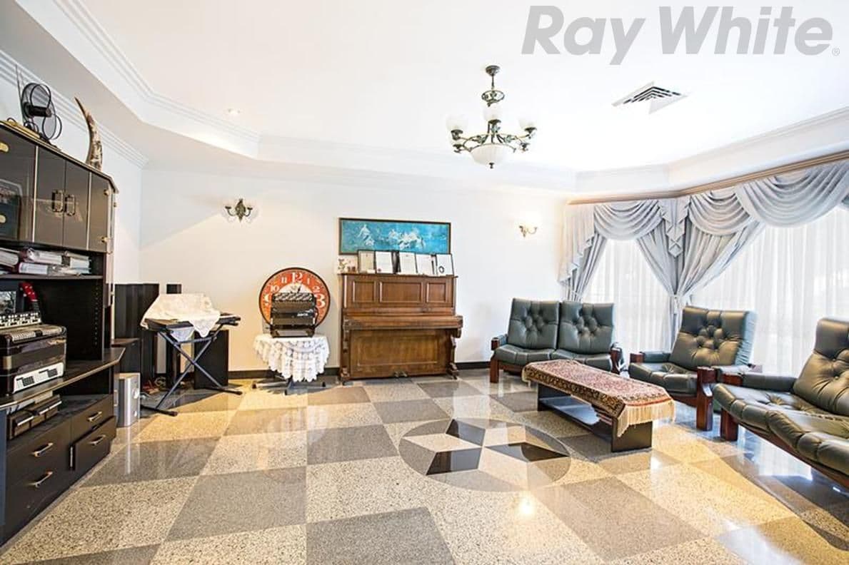 18 Edinburgh Circuit, CECIL HILLS NSW 2171, Cecil Hills - Thumbnail 4