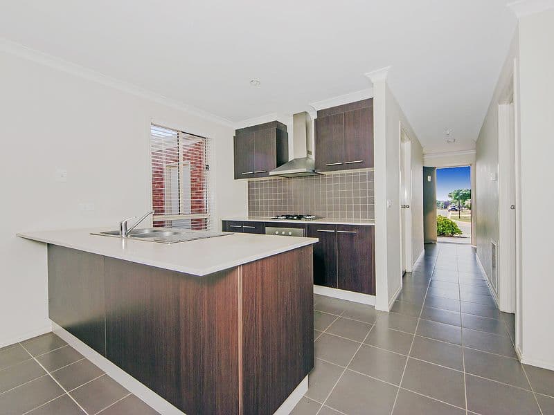 39 Pankhurst Prm, POINT COOK VIC 3030, Point Cook - Thumbnail 2