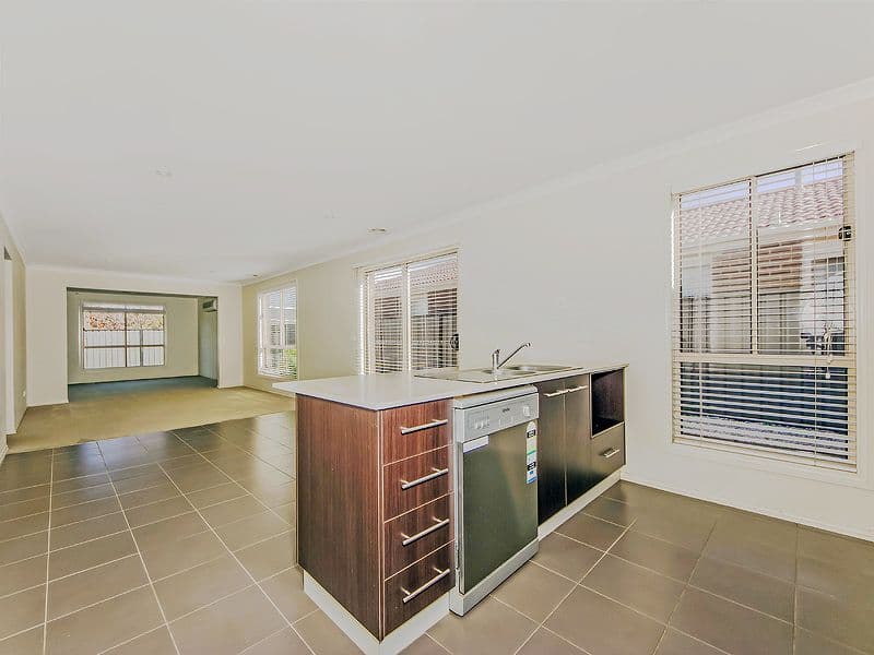 39 Pankhurst Prm, POINT COOK VIC 3030, Point Cook - Thumbnail 4