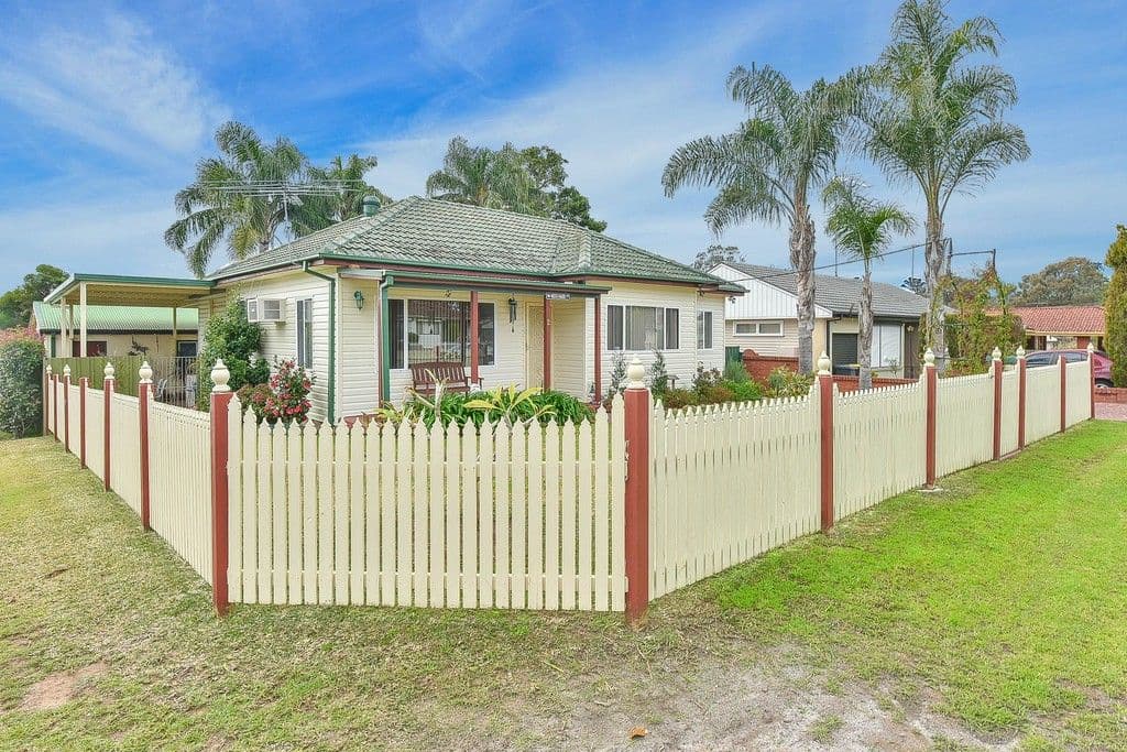 2 Albury Avenue, Campbelltown NSW 2560, Campbelltown - Thumbnail 2