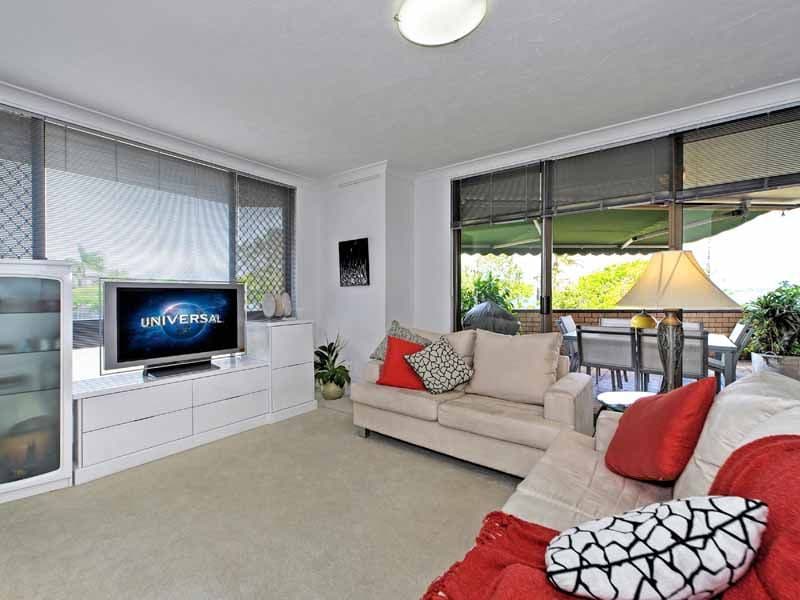 8 Paradise Parade, PARADISE POINT QLD 4216, Paradise Point - Thumbnail 3