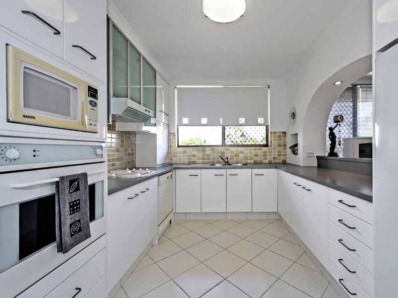 8 Paradise Parade, PARADISE POINT QLD 4216, Paradise Point - Thumbnail 5