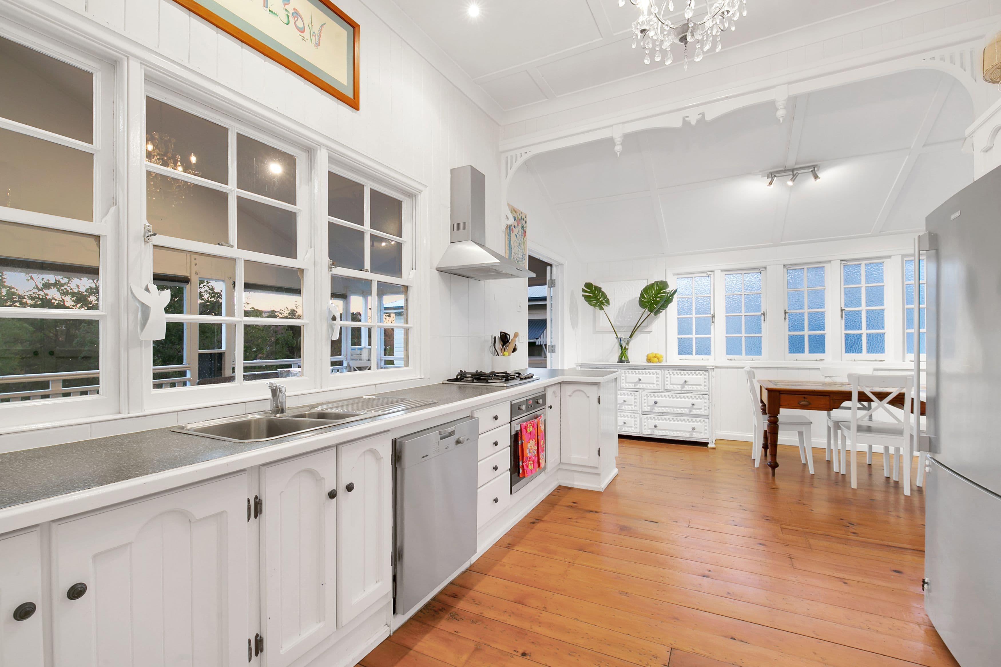 4 Rossmore Avenue, Coorparoo QLD 4151, Coorparoo - Thumbnail 7