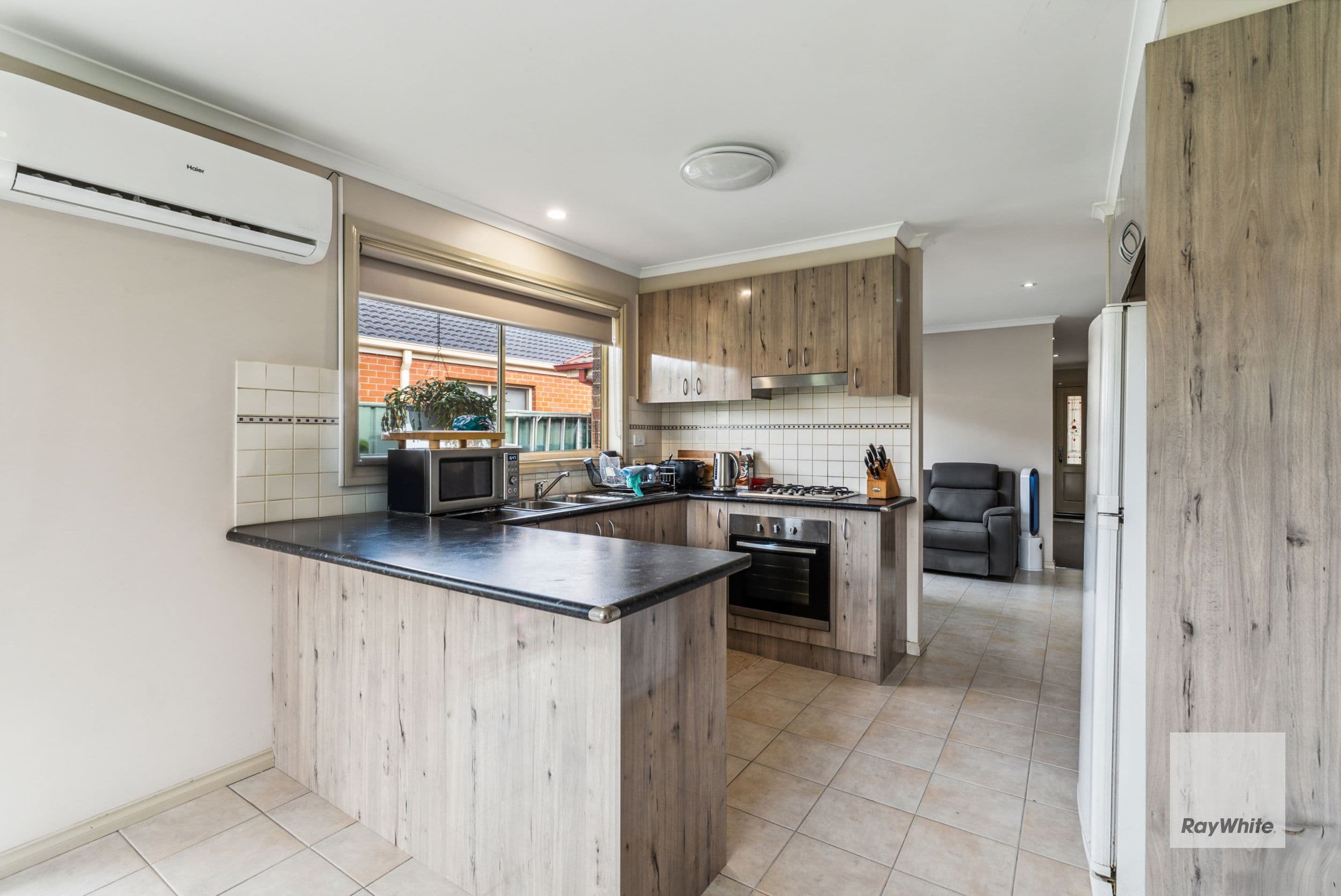29 Kyneton Circuit, Caroline Springs VIC 3023, Caroline Springs - Thumbnail 3