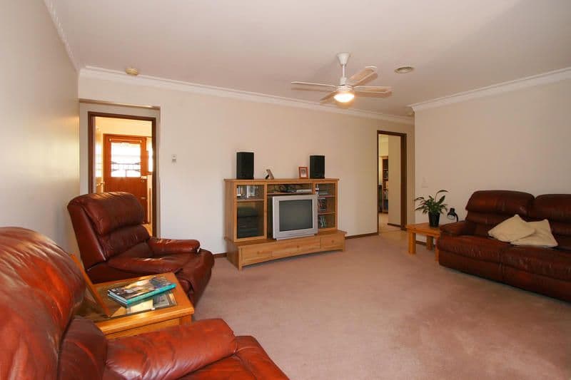 28 Blackburn Drive, CHELTENHAM VIC 3192, Cheltenham - Thumbnail 2