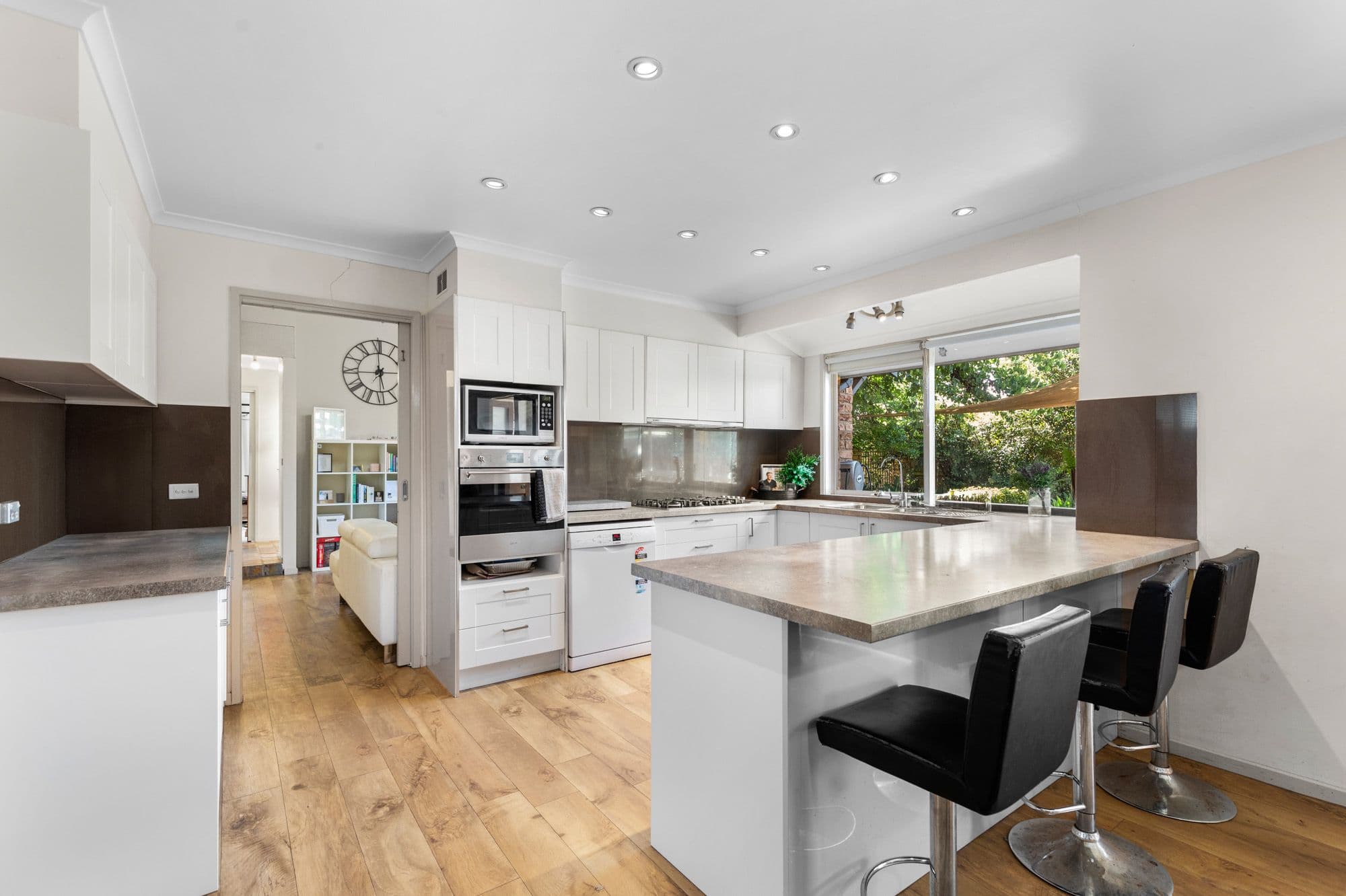 34 Queensbury Way, Werribee VIC 3030, Werribee - Thumbnail 3