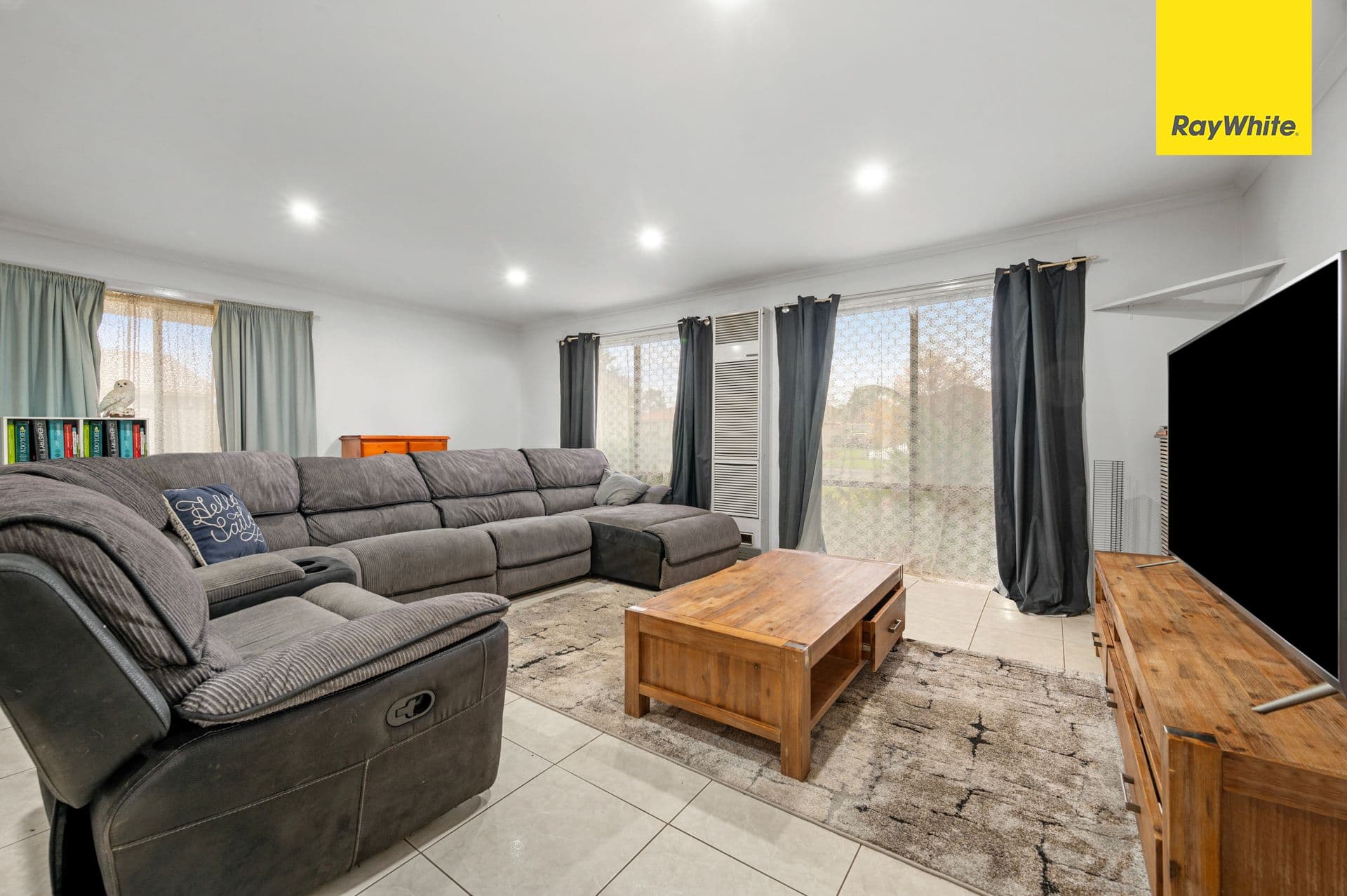2 Coventry Place, Melton South VIC 3338, Melton South - Thumbnail 2
