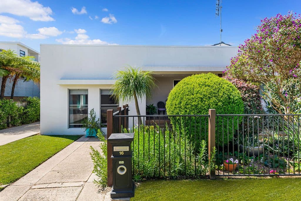 16 Broadwater Avenue, Maroochydore QLD 4558, Maroochydore - Thumbnail 2