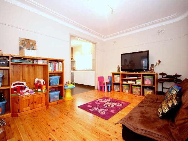 217 Henry Lawson Drive, GEORGES HALL NSW 2198, Georges Hall - Thumbnail 2