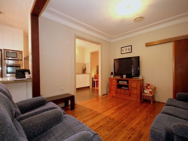 217 Henry Lawson Drive, GEORGES HALL NSW 2198, Georges Hall - Thumbnail 5