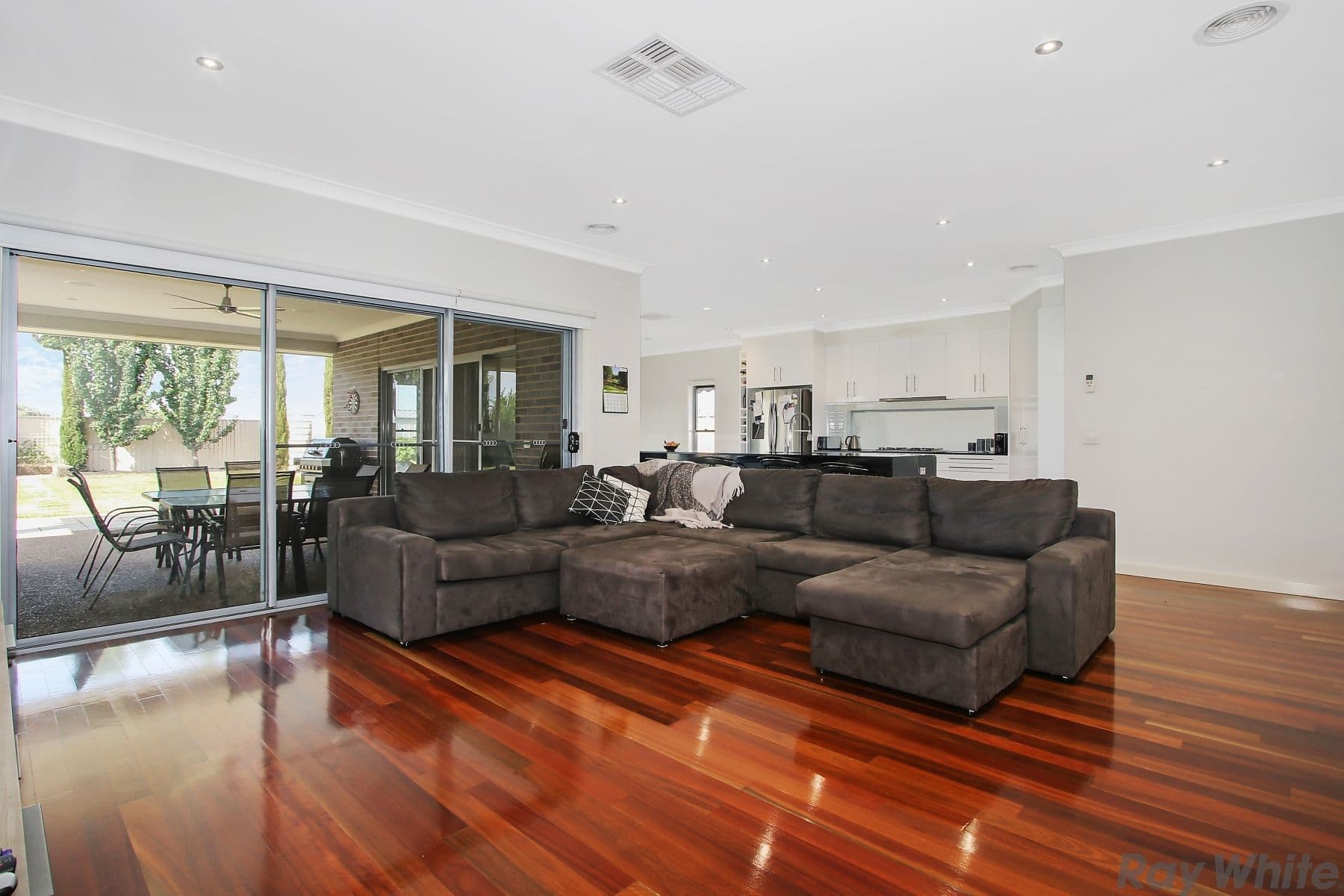 10 Amber Avenue, Benalla VIC 3672, Benalla - Thumbnail 2