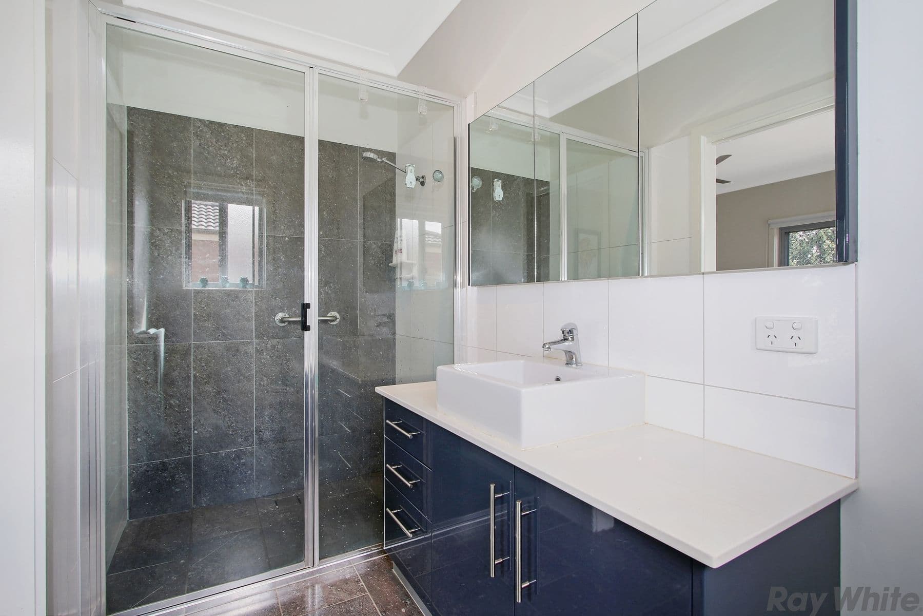 10 Amber Avenue, Benalla VIC 3672, Benalla - Thumbnail 4