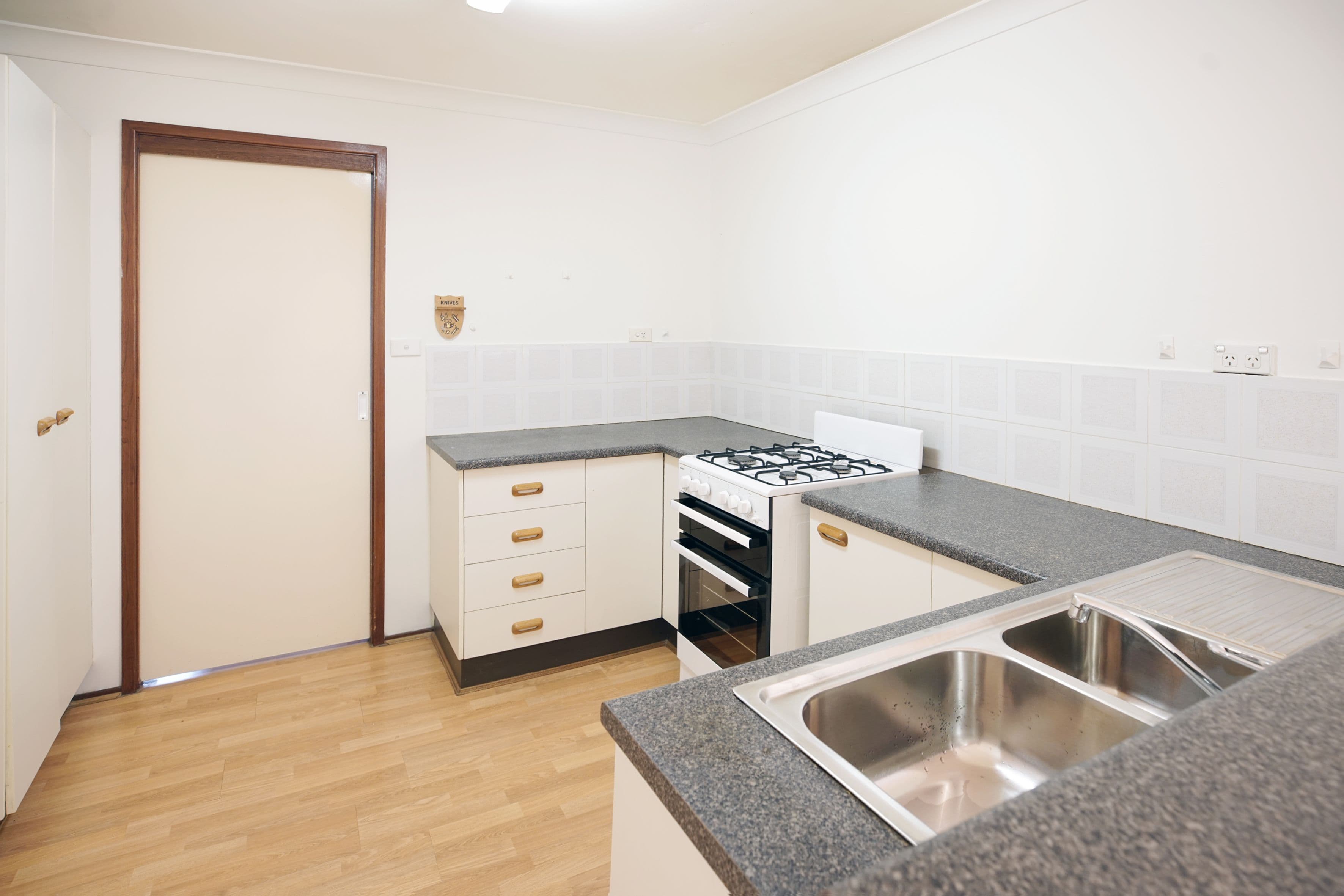 6 Mackenzie Avenue, Glenmore Park - Thumbnail 4