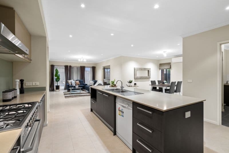 37 Mayesbrook Road, Manor Lakes VIC 3024, Manor Lakes - Thumbnail 4