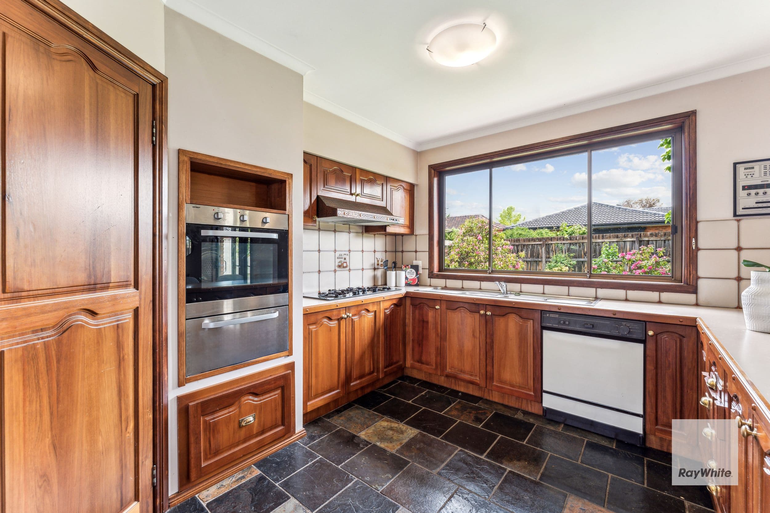 21 Tintaldra Drive, Taylors Lakes VIC 3038, Taylors Lakes - Thumbnail 3