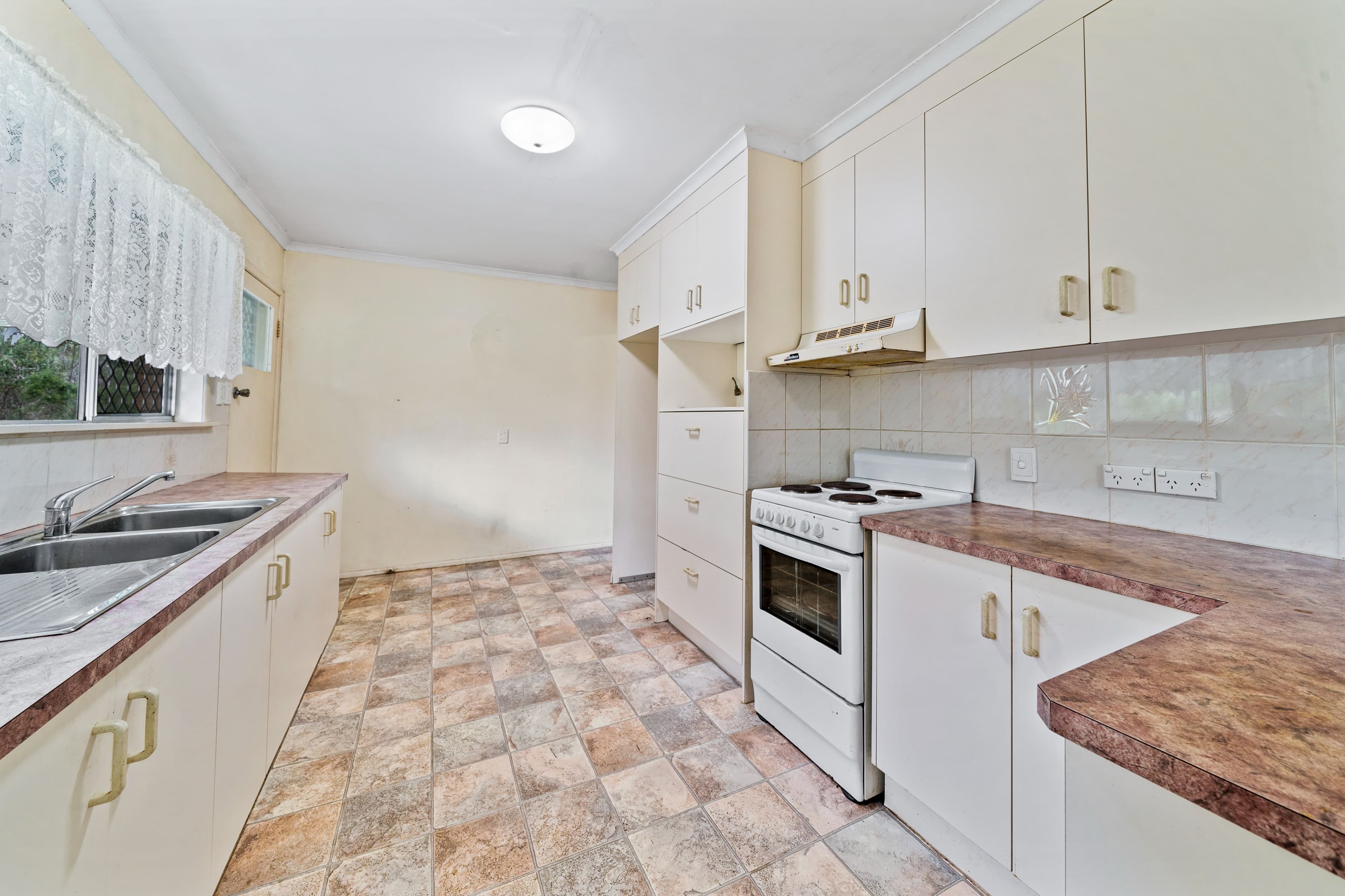 683 Grassdale Road, Gumdale QLD 4154, Gumdale - Thumbnail 3