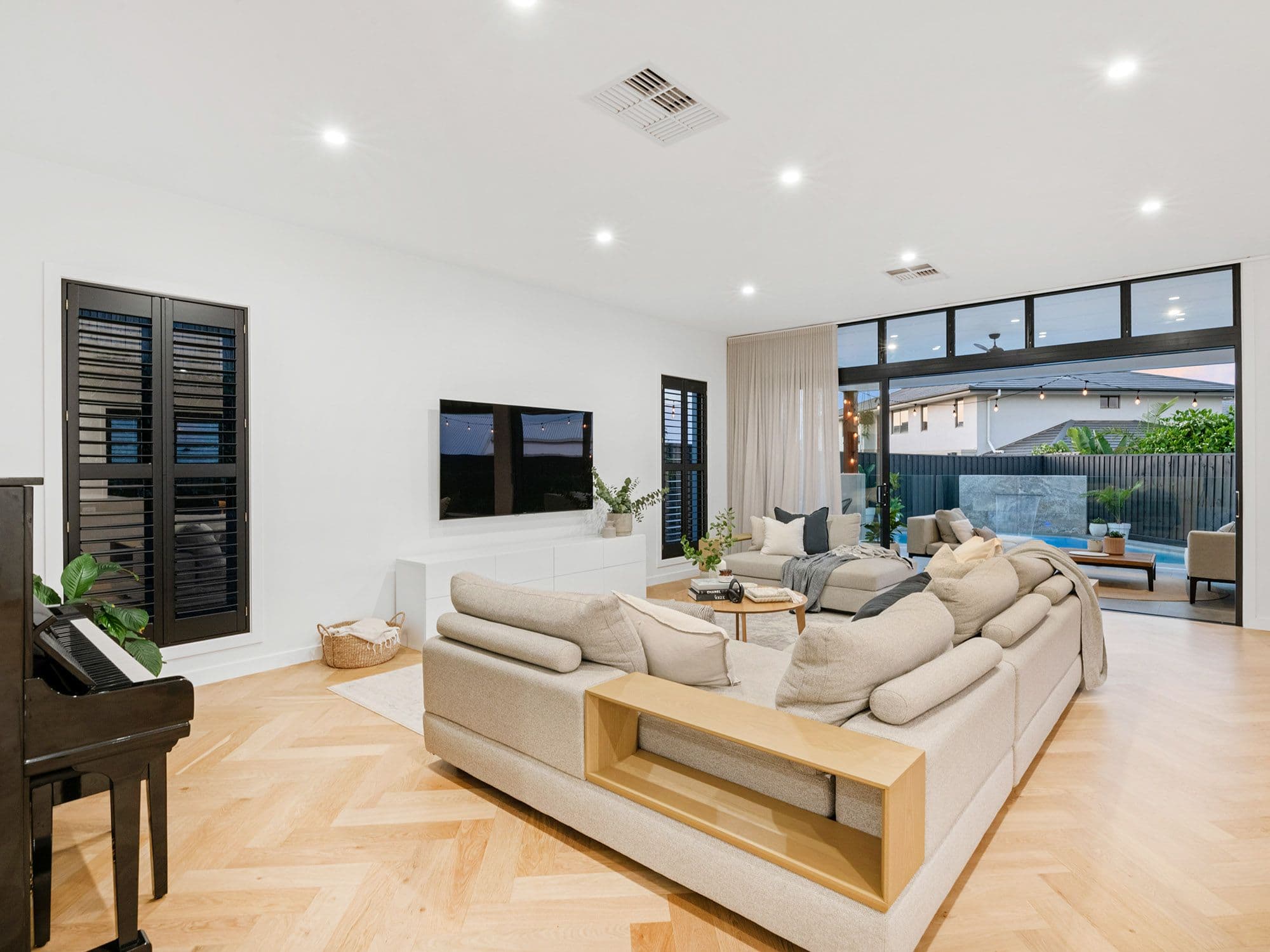 18 Honeyeater Place, Rochedale QLD 4123, Rochedale - Thumbnail 2