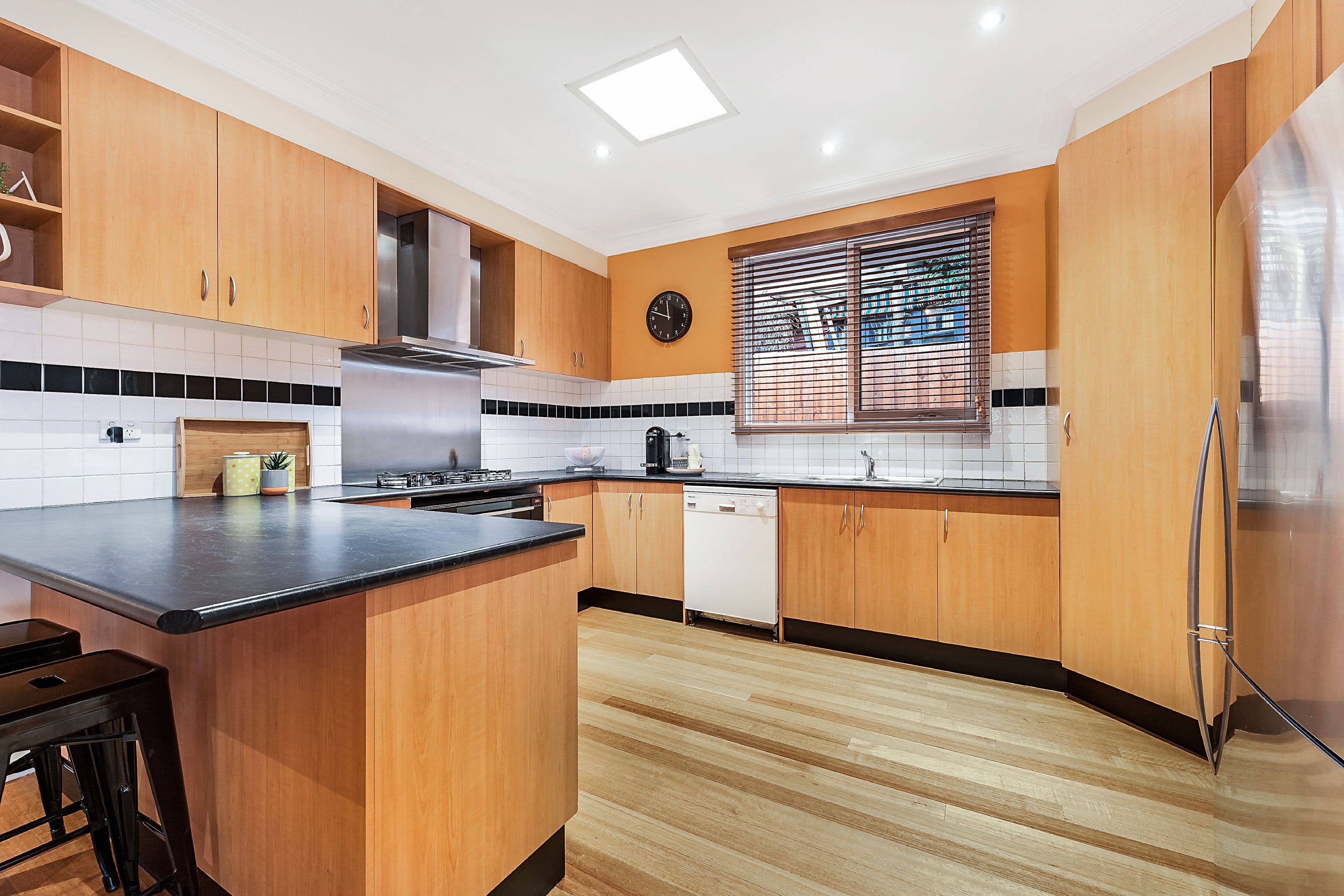20 Therese Avenue, Mount Waverley VIC 3149, Mount Waverley - Thumbnail 3