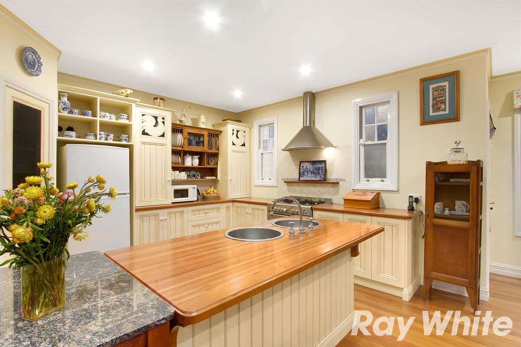2 Rheanva Street, Berwick VIC 3806, Berwick - Thumbnail 4