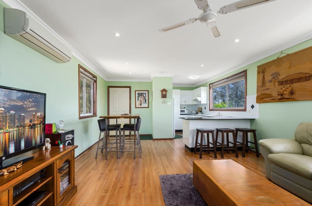 20 Wybalena Avenue, Koonawarra - Thumbnail 8