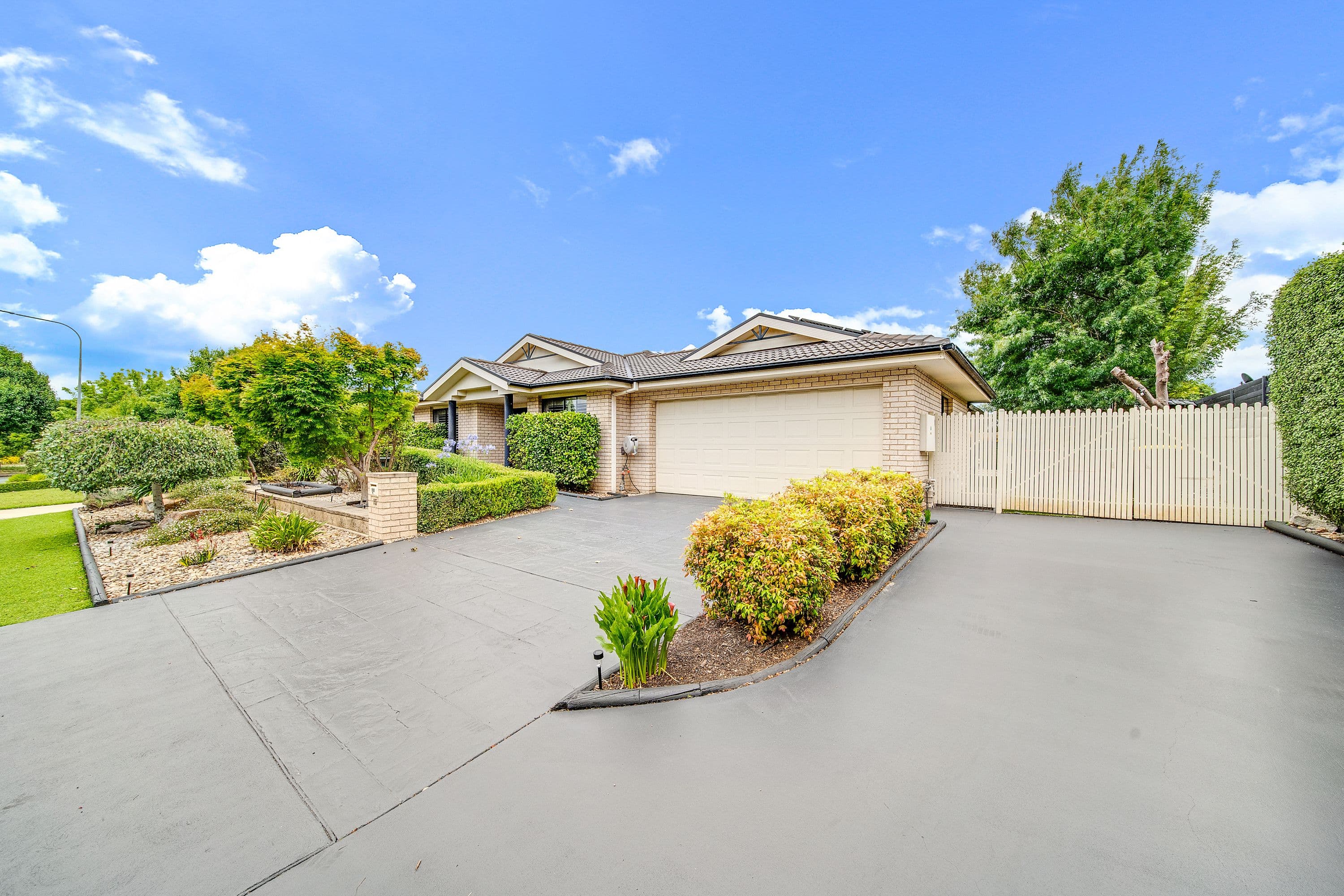 15 Coolgardie Street, Dunlop ACT 2615, Dunlop - Thumbnail 2