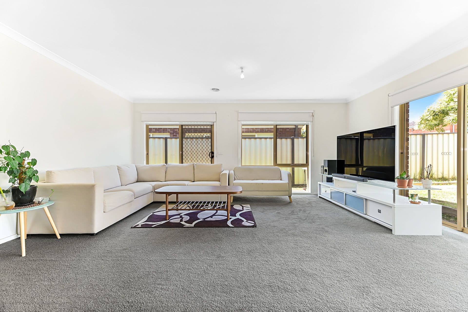 8 Mcfarlane Crescent, Dandenong VIC 3175, Dandenong - Thumbnail 2