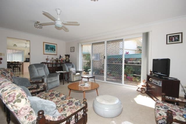 2 Tecoma Place, BANORA POINT NSW 2486, Banora Point - Thumbnail 2