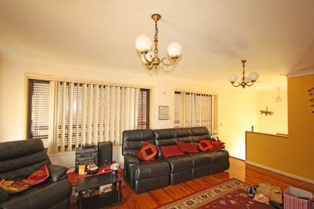 55 Aberfeldy Crescent, ST ANDREWS NSW 2566, St Andrews - Thumbnail 3