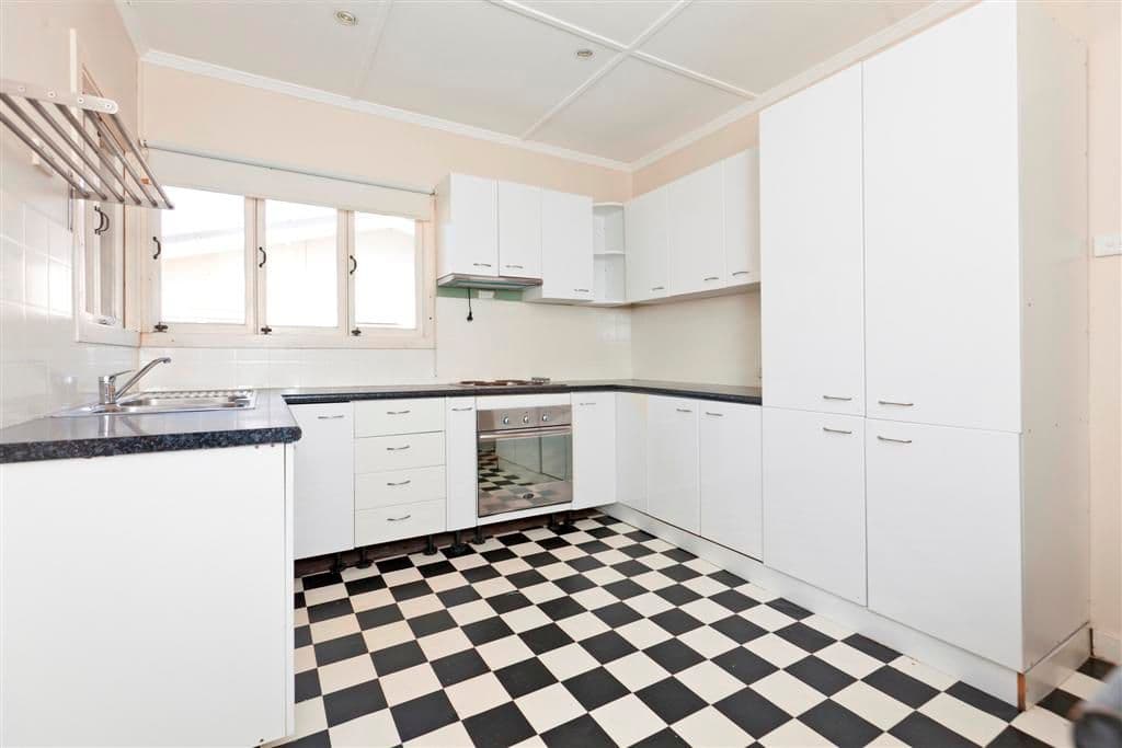 15 Monaco Street, HOLLAND PARK WEST QLD 4121, Holland Park West - Thumbnail 2